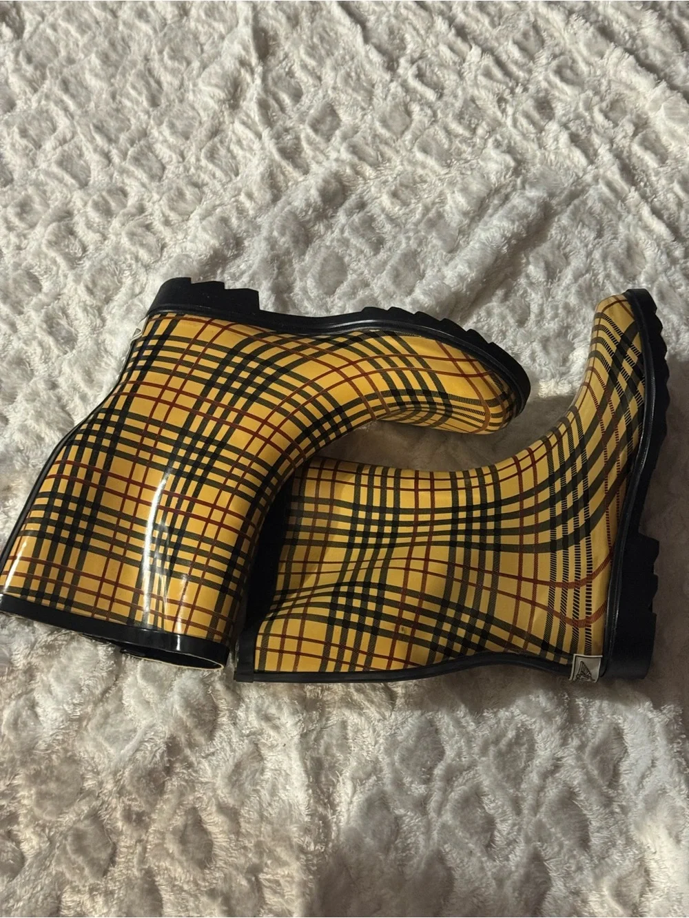 Forever Young stylish yellow